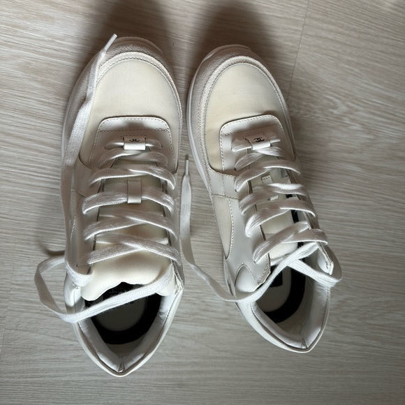 Used chanel sneaker size 39 - Picture 3 of 4